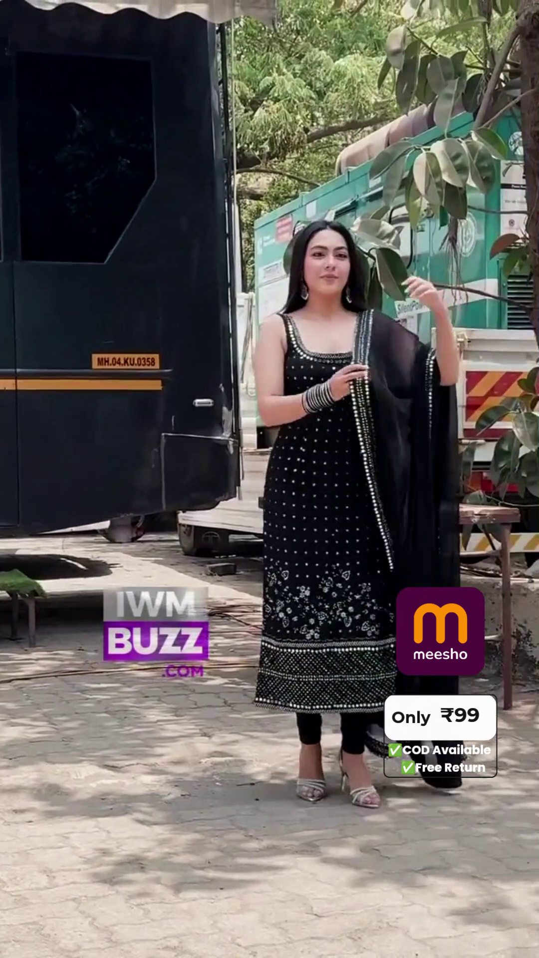 Floral Printed Sleeveless Straight Kurta With Trousers & Dupatta