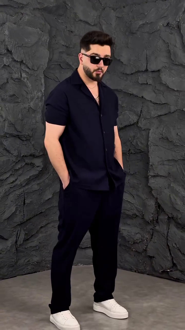 Men Solid Contrast Collar Casual Shirt - Image 4