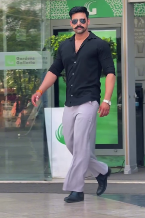 Men Spread Collar Textured Cotton Casual Shirt