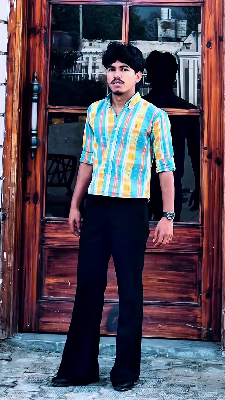 Men Classic Opaque Checked Casual Shirt - Image 4
