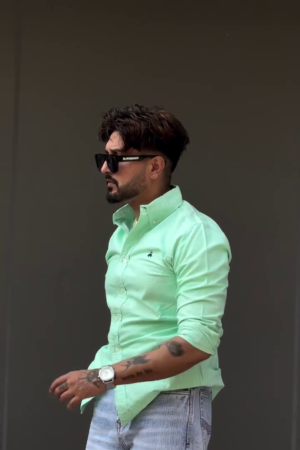 Men Solid Spread Collar Satin Casual Shirt