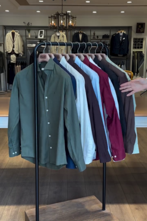 Men Manhattan Fit Spread Collar Solid Cotton Casual Shirt