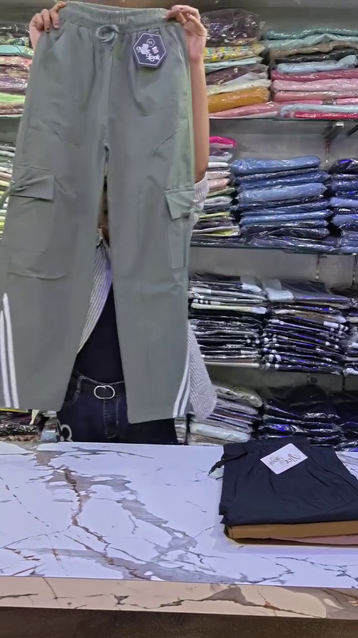 Men Relaxed Fit Cargo Trousers