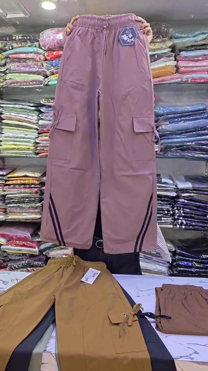 Men Relaxed Fit Cargo Trousers - Image 4