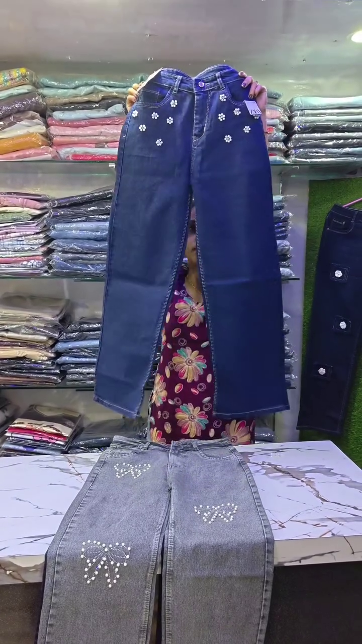 Comfort Bow Detailed Light Fade Jeans - Image 3