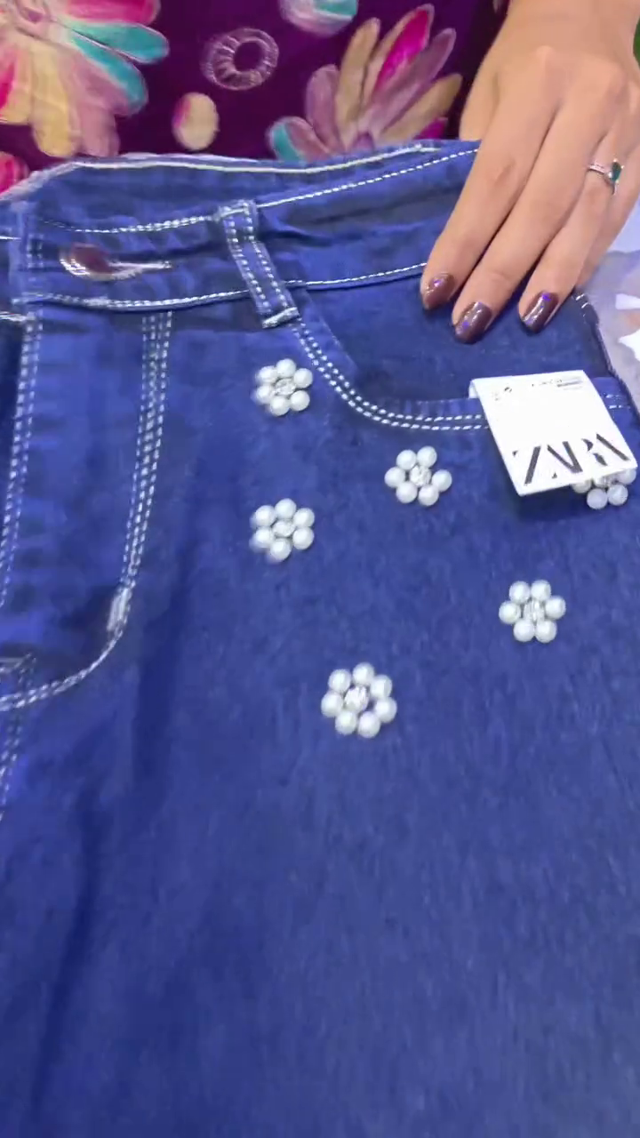 Comfort Bow Detailed Light Fade Jeans - Image 5