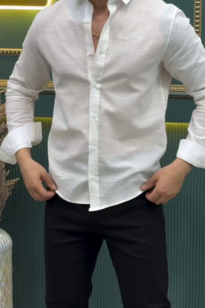 Spread Collar Comfort Slim Fit Casual Shirt